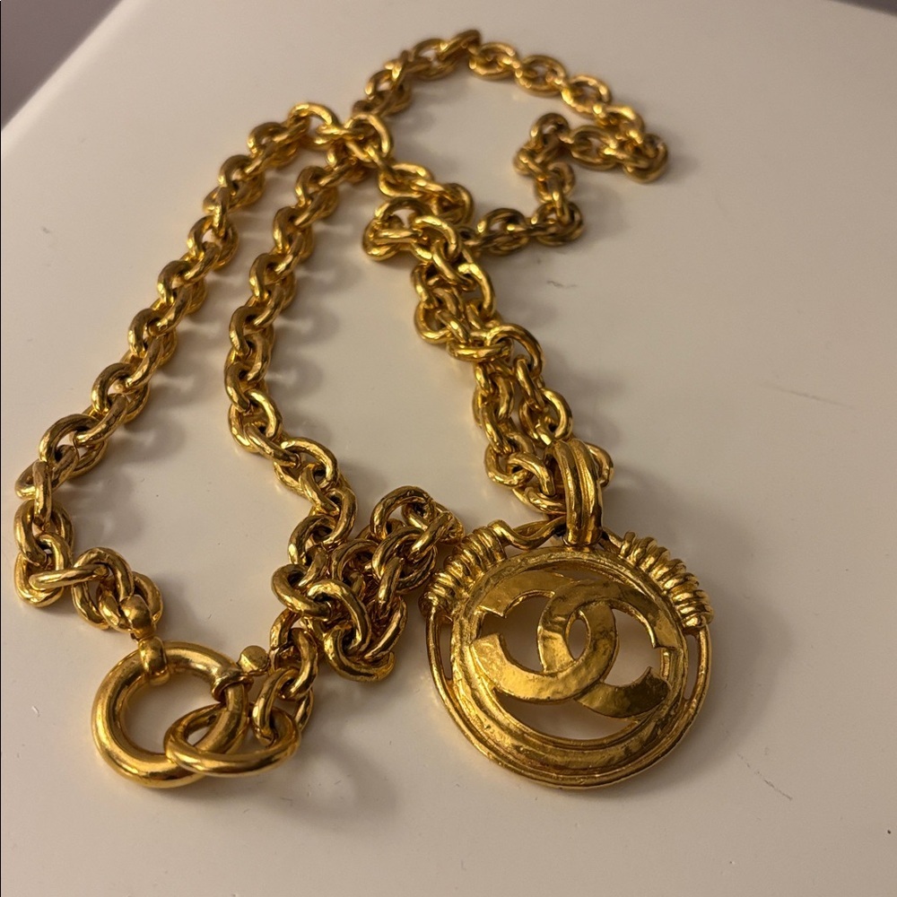 24K Gold plated CHANEL Pendant Necklace - Picture 8 of 9